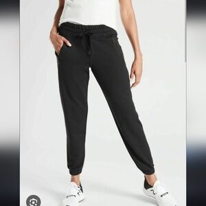Athleta Bounce Back Jogger Size Small